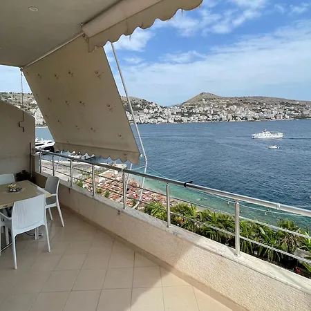Port Side Apartment *