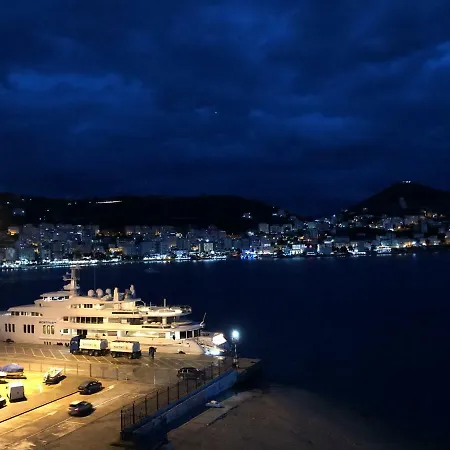 Port Side * Sarandë