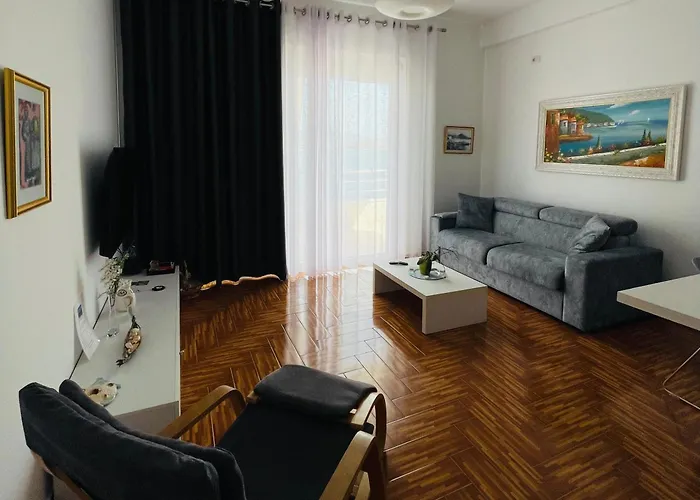 Port Side * Sarandë