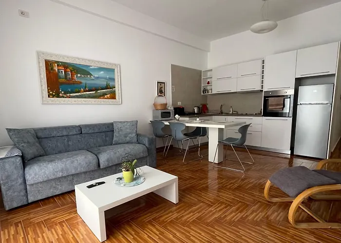 Port Side * Sarandë