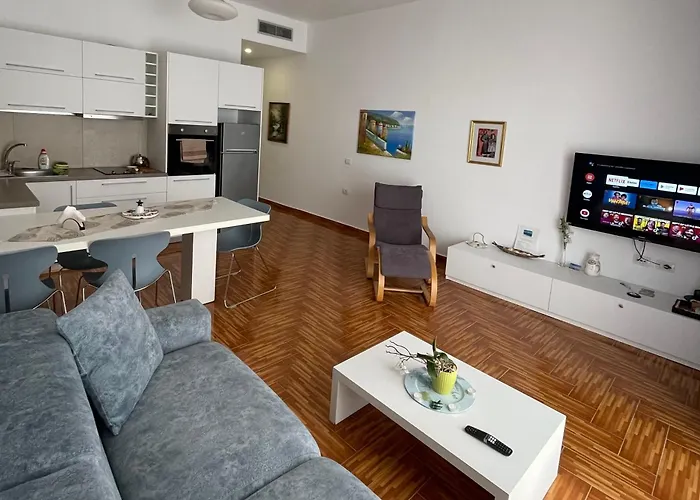 Port Side * Sarandë