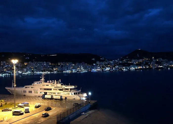 Port Side * Sarandë