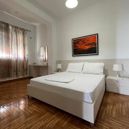 Port Side Apartament *