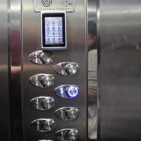 Port Side Apartament *